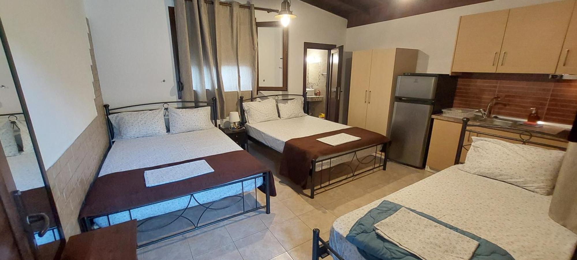 Dimitris - 4 *